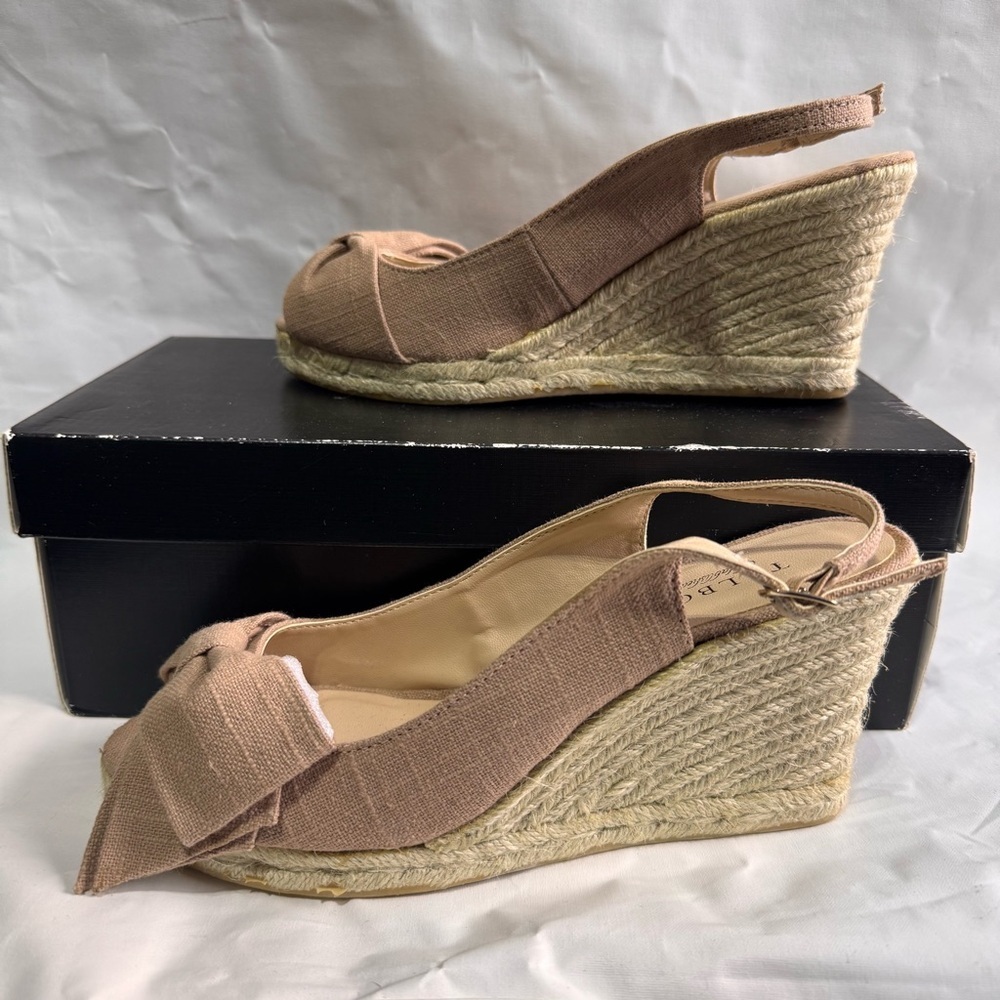 Talbots // New in box Sookie sweet almond bow wedge heels size 8